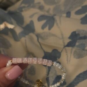 Elegant Grateful Beaded Bracelet - Pink and White